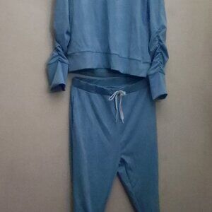 Light blue 2 piece , long sleeve set.    This is an XLarge,  New condition